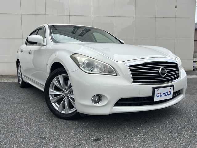 日産 フーガ 250GT Aパッケージ 埼玉県 2012(平24)年 7.5万km クリスタルホワイトパール (株)IDOMが運営する【じしゃロン熊谷店】の自社ローン専用車両になりますこちらは現金またはオートローンご利用時の価格です。自社ローンご希望の方は別途その旨お申付け下さい/純正メーカーOPナビ/CD/DVD/BT/MSV/USB/フルセグ/ラジオ/バックカメラ/ビルトインETC/クルーズコントロール/革巻きステアリング/ステアリングスイッチ/D/N席パワーシート/スマートキー/プッシュスタート/純正18インチAW/純正フロアマット/ドアバイザー/横滑り防止システム/電動格納ウィンカーミラー