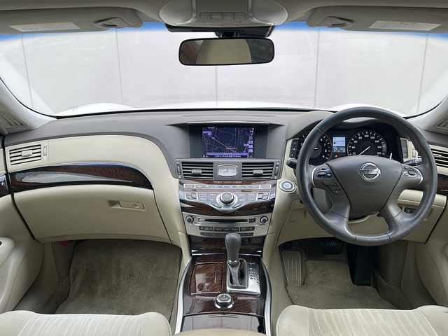 日産 フーガ 250GT Aパッケージ 神奈川県 2012(平24)年 7.5万km クリスタルホワイトパール (株)IDOMが運営する【じしゃロン熊谷店】の自社ローン専用車両になりますこちらは現金またはオートローンご利用時の価格です。自社ローンご希望の方は別途その旨お申付け下さい/純正メーカーOPナビ/CD/DVD/BT/MSV/USB/フルセグ/ラジオ/バックカメラ/ビルトインETC/クルーズコントロール/革巻きステアリング/ステアリングスイッチ/D/N席パワーシート/スマートキー/プッシュスタート/純正18インチAW/純正フロアマット/ドアバイザー/横滑り防止システム/電動格納ウィンカーミラー