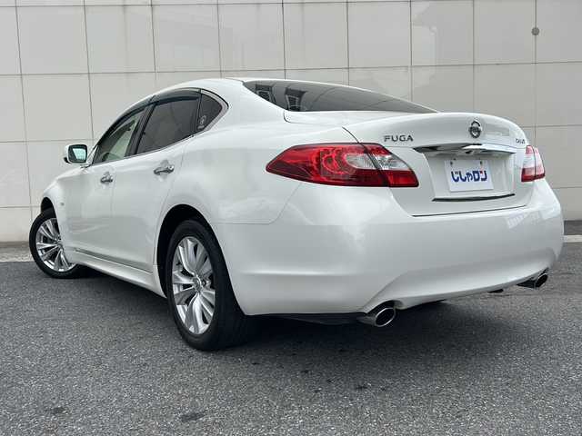 日産 フーガ 250GT Aパッケージ 神奈川県 2012(平24)年 7.5万km クリスタルホワイトパール (株)IDOMが運営する【じしゃロン熊谷店】の自社ローン専用車両になりますこちらは現金またはオートローンご利用時の価格です。自社ローンご希望の方は別途その旨お申付け下さい/純正メーカーOPナビ/CD/DVD/BT/MSV/USB/フルセグ/ラジオ/バックカメラ/ビルトインETC/クルーズコントロール/革巻きステアリング/ステアリングスイッチ/D/N席パワーシート/スマートキー/プッシュスタート/純正18インチAW/純正フロアマット/ドアバイザー/横滑り防止システム/電動格納ウィンカーミラー