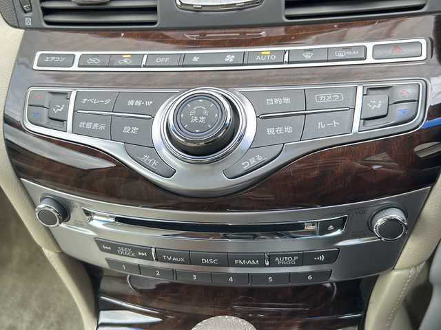 日産 フーガ 250GT Aパッケージ 神奈川県 2012(平24)年 7.5万km クリスタルホワイトパール (株)IDOMが運営する【じしゃロン熊谷店】の自社ローン専用車両になりますこちらは現金またはオートローンご利用時の価格です。自社ローンご希望の方は別途その旨お申付け下さい/純正メーカーOPナビ/CD/DVD/BT/MSV/USB/フルセグ/ラジオ/バックカメラ/ビルトインETC/クルーズコントロール/革巻きステアリング/ステアリングスイッチ/D/N席パワーシート/スマートキー/プッシュスタート/純正18インチAW/純正フロアマット/ドアバイザー/横滑り防止システム/電動格納ウィンカーミラー