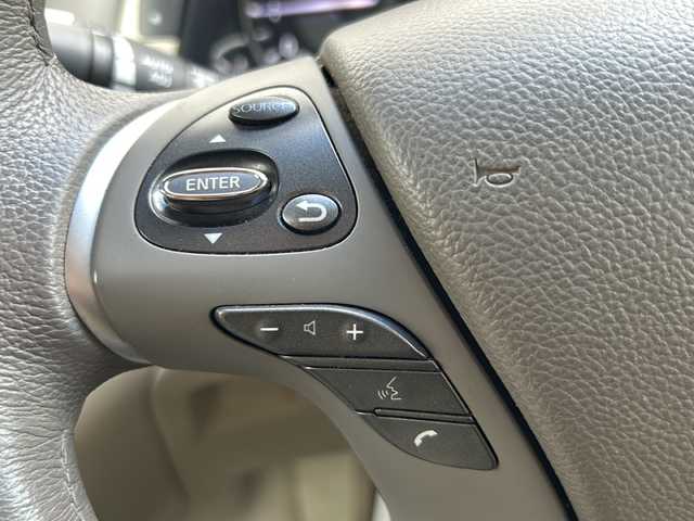 日産 フーガ 250GT Aパッケージ 神奈川県 2012(平24)年 7.5万km クリスタルホワイトパール (株)IDOMが運営する【じしゃロン熊谷店】の自社ローン専用車両になりますこちらは現金またはオートローンご利用時の価格です。自社ローンご希望の方は別途その旨お申付け下さい/純正メーカーOPナビ/CD/DVD/BT/MSV/USB/フルセグ/ラジオ/バックカメラ/ビルトインETC/クルーズコントロール/革巻きステアリング/ステアリングスイッチ/D/N席パワーシート/スマートキー/プッシュスタート/純正18インチAW/純正フロアマット/ドアバイザー/横滑り防止システム/電動格納ウィンカーミラー