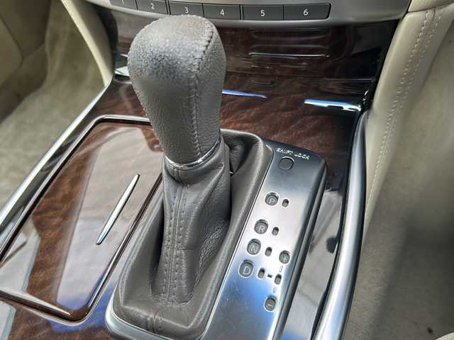 日産 フーガ 250GT Aパッケージ 神奈川県 2012(平24)年 7.5万km クリスタルホワイトパール (株)IDOMが運営する【じしゃロン熊谷店】の自社ローン専用車両になりますこちらは現金またはオートローンご利用時の価格です。自社ローンご希望の方は別途その旨お申付け下さい/純正メーカーOPナビ/CD/DVD/BT/MSV/USB/フルセグ/ラジオ/バックカメラ/ビルトインETC/クルーズコントロール/革巻きステアリング/ステアリングスイッチ/D/N席パワーシート/スマートキー/プッシュスタート/純正18インチAW/純正フロアマット/ドアバイザー/横滑り防止システム/電動格納ウィンカーミラー