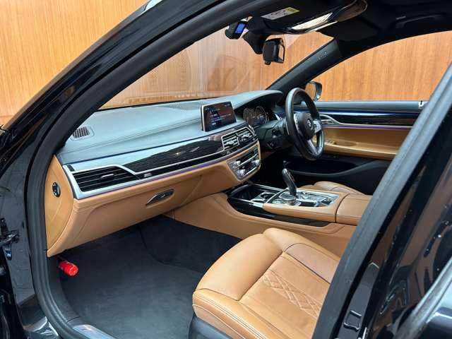 ＢＭＷ ７４０ｅ アイパフォーマンス Mスポーツ 千葉県 2018(平30)年 4.5万km サファイアブラックP 茶革　/ＳＲ　/ＡＣＣ　/ナビ　/ＴＶ　/３６０°ｈａｒｍａｎｋａｒｄｏｎサウンド　/シートＨ　/ベンチレーション　/レーザービーム　/パーキングアシスト　/ドライビングアシストプラス　/衝突軽減ブレーキ　/ＢＳＭ　/ＬＫＡ