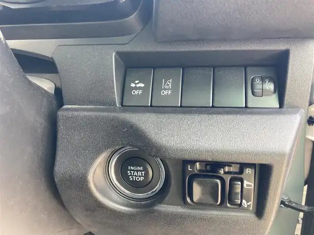 スズキ ジムニー XL 佐賀県 2021(令3)年 2.3万km ミディアムグレー 禁煙車/ワンオーナー車/スズキセーフティサポート/社外CDオーディオ/ Bluetooth/USB/AUX/CD/FM/AM/シートヒーター/横滑り防止装置/ヒーテッドドアミラー/電動格納ミラー/ヘッドライトレベライザー/スマートキー2個/AUTOライト/フォグランプ/車両取扱説明書/新車時保証書