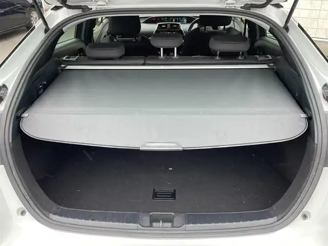 トヨタ プリウス SセーフティプラスⅡ 福岡県 2021(令3)年 8.4万km プラチナホワイトパールマイカ 純正7型メモリーナビ/（フルセグTV/BT/CD/DVD）/バックモニター/トヨタセーフティー/コーナーセンサー/レーダークルコン/BSM/前後ドラレコ/純正LEDヘッドライト/フォグランプ/スペアキー/Pスタート/純正フロアマット