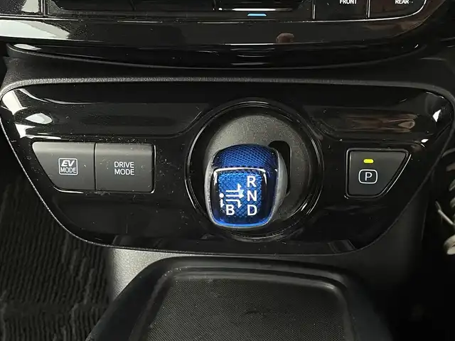 トヨタ プリウス SセーフティプラスⅡ 福岡県 2021(令3)年 8.4万km プラチナホワイトパールマイカ 純正7型メモリーナビ/（フルセグTV/BT/CD/DVD）/バックモニター/トヨタセーフティー/コーナーセンサー/レーダークルコン/BSM/前後ドラレコ/純正LEDヘッドライト/フォグランプ/スペアキー/Pスタート/純正フロアマット