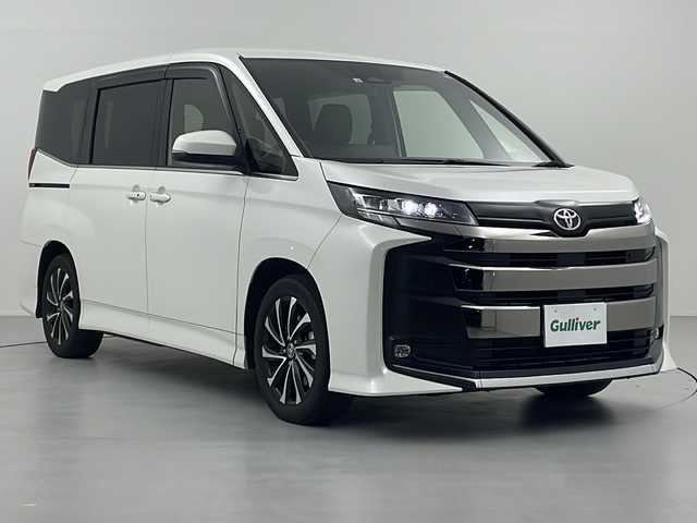 トヨタ ノア S－Z 岐阜県 2022(令4)年 1.9万km ホワイトパールクリスタルシャイン トヨタセーフティセンス/・プリクラッシュセーフティ/・レーンディパーチャーアラート/・オートハイビーム/・レーダークルーズコントロール/クリアランスソナー/パーキングアシストブレーキ/10.5インチ純正ディスプレイオーディオ/・ナビキット/フルセグTV/Bluetooth/CD/DVD/HDMI/純正フリップダウンモニター/快適利便パッケージ/・パワーバックドア/・後席オットマン/・後席シートヒーター/プロジェクターLED/両側パワースライドドア/純正ドライブレコーダー/ビルトインETC2.0/ハーフレザーシート/・シートヒーター/革巻きステアリング/・ステアリングスイッチ/・ステアリングヒーター/プッシュスタート/スマートキー/LEDヘッドライト/・フォグランプ/純正フロアマット/純正ドアバイザー