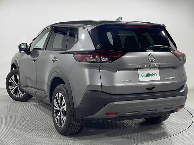 日産 エクストレイル X e－4ORCE 広島県 2022(令4)年 0.5万km ダークメタルグレー プロパイロット/純正9型ナビ(MM222D-Le)/・AM/FM/・USB接続/・HDMI接続/・フルセグTV/インテリジェントエマージェンシーブレーキ/踏み間違い衝突防止アシスト/ブラインドスポットモニター/車線逸脱警報/シートヒーター/運転席パワーシート/オートマチックハイビーム/電動パーキング/ETC/純正アルミホイール(235/60/R18)/スマートキー＆プッシュスタート/スペアキー(1本)/LEDヘッドライト