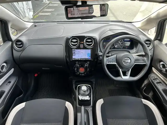 日産 ノート e－パワー X Vセレクション 静岡県 2020(令2)年 7.6万km ダークメタルグレー インテリジェントエマージェンシーブレーキ/７型メモリナビ/ＤＶＤ再生/ＢＴオーディオ/全周囲カメラ/デジタルルームミラー/ETC/LDW(車線逸脱警報)/前後コーナーセンサー/LEDヘッドライト/オートライト/フルオートエアコン/スペアキー/純正15AW