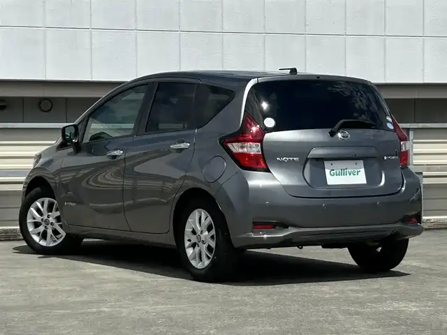 日産 ノート e－パワー X Vセレクション 静岡県 2020(令2)年 7.6万km ダークメタルグレー インテリジェントエマージェンシーブレーキ/７型メモリナビ/ＤＶＤ再生/ＢＴオーディオ/全周囲カメラ/デジタルルームミラー/ETC/LDW(車線逸脱警報)/前後コーナーセンサー/LEDヘッドライト/オートライト/フルオートエアコン/スペアキー/純正15AW