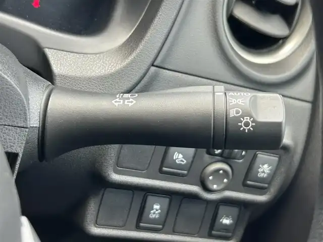 日産 ノート e－パワー X Vセレクション 静岡県 2020(令2)年 7.6万km ダークメタルグレー インテリジェントエマージェンシーブレーキ/７型メモリナビ/ＤＶＤ再生/ＢＴオーディオ/全周囲カメラ/デジタルルームミラー/ETC/LDW(車線逸脱警報)/前後コーナーセンサー/LEDヘッドライト/オートライト/フルオートエアコン/スペアキー/純正15AW