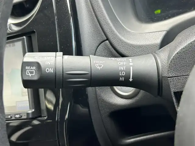 日産 ノート e－パワー X Vセレクション 静岡県 2020(令2)年 7.6万km ダークメタルグレー インテリジェントエマージェンシーブレーキ/７型メモリナビ/ＤＶＤ再生/ＢＴオーディオ/全周囲カメラ/デジタルルームミラー/ETC/LDW(車線逸脱警報)/前後コーナーセンサー/LEDヘッドライト/オートライト/フルオートエアコン/スペアキー/純正15AW