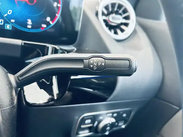 メルセデス・ベンツ ＧＬＡ２００ｄ 4マチック AMGライン 大阪府 2021(令3)年 1.9万km デジタルホワイト レザーエクスクルーシブP/アドバンスドP/レーダーセーフティP/サンルーフ/HUD/ACC/黒革/メモリ付きパワーシート/シートヒーター/純正ナビ/３６０度カメラ/純正19インチAW/LEDヘッドライト/アンビエントライト/電動リアゲート/パドルシフト/ブラインドスポット