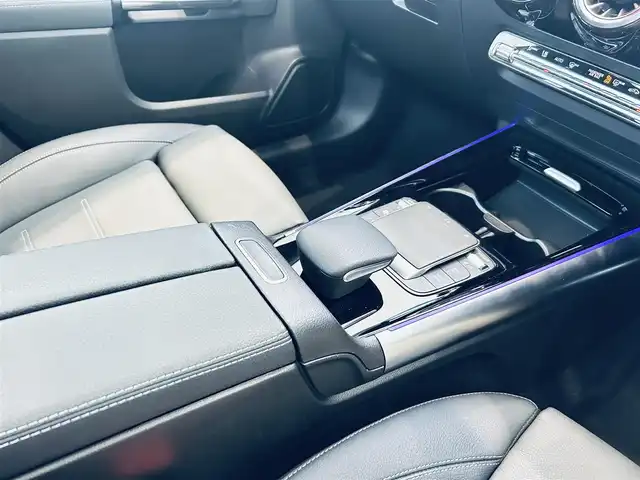 メルセデス・ベンツ ＧＬＡ２００ｄ 4マチック AMGライン 大阪府 2021(令3)年 1.9万km デジタルホワイト レザーエクスクルーシブP/アドバンスドP/レーダーセーフティP/サンルーフ/HUD/ACC/黒革/メモリ付きパワーシート/シートヒーター/純正ナビ/３６０度カメラ/純正19インチAW/LEDヘッドライト/アンビエントライト/電動リアゲート/パドルシフト/ブラインドスポット