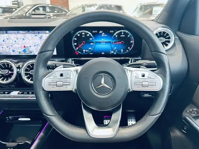 メルセデス・ベンツ ＧＬＡ２００ｄ 4マチック AMGライン 大阪府 2021(令3)年 1.9万km デジタルホワイト レザーエクスクルーシブP/アドバンスドP/レーダーセーフティP/サンルーフ/HUD/ACC/黒革/メモリ付きパワーシート/シートヒーター/純正ナビ/３６０度カメラ/純正19インチAW/LEDヘッドライト/アンビエントライト/電動リアゲート/パドルシフト/ブラインドスポット