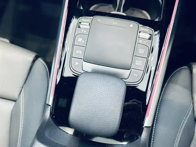 メルセデス・ベンツ ＧＬＡ２００ｄ 4マチック AMGライン 大阪府 2021(令3)年 1.9万km デジタルホワイト レザーエクスクルーシブP/アドバンスドP/レーダーセーフティP/サンルーフ/HUD/ACC/黒革/メモリ付きパワーシート/シートヒーター/純正ナビ/３６０度カメラ/純正19インチAW/LEDヘッドライト/アンビエントライト/電動リアゲート/パドルシフト/ブラインドスポット