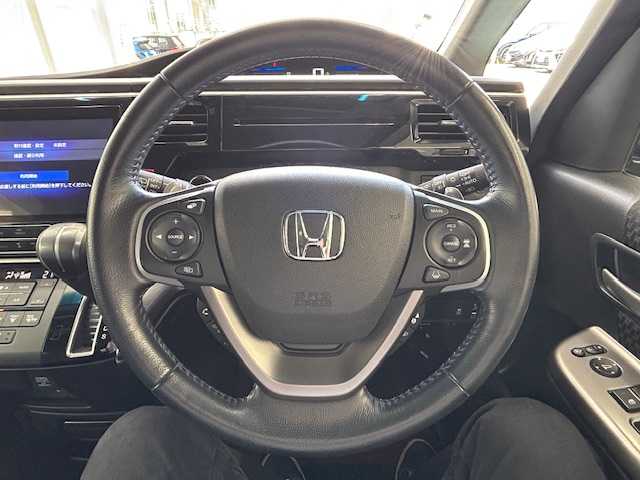 ホンダ ステップワゴン スパーダ クルスピセンシング 宮城県 2021(令3)年 4.1万km プレミアムスパークルブラックパール 純正メモリナビ/純正フリップダウンモニター/DVD/BT/FM/AM/フルセグテレビ/前後ドライブレコーダー/純正エンジンスターター/両側パワースライドドア/純正夏タイヤ17インチ/パドルシフト/ETC2.0/前席シートヒーター/ハーフレザー/純正フロアマット/バックカメラ/わくわくゲート/ウォークスルー/追従クルーズコントロール/レーンアシスト/衝突被害軽減システム/横滑り防止装置/LEDライト/アイドリングストップ/プッシュスタート/ウィンカーミラー/保証書・記録簿・取扱説明書