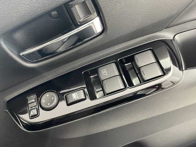 三菱 デリカミニ T プレミアム 岐阜県 2024(令6)年 0.8万km シルキーホワイト マイパイロット　/両側オートスライドドア　/オートマチックハイビーム　/ステアリングヒーター　/ビルトインＥＴＣ　/パドルシフト　/前席シートヒーター　/追従型クルーズコントロール　/電動格納ミラー　/電子パーキング/デジタルインナーミラー/エンジンスタートボタン/USB入力端子