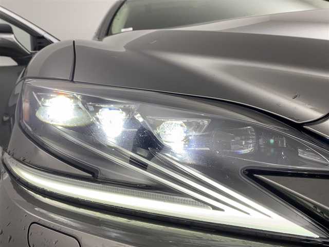 レクサス ＬＳ 500h Iパッケージ 愛知県 2017(平29)年 5.7万km マンガンラスター メーカーオプションカラー（マンガンラスター）/3眼LEDヘッドライト/ムーンルーフ/デジタルインナーミラー/マークロビンソン/HUD/メーカーオプション全画面ワイドナビ/フルセグTV/パノラミックビューモニター/ビルトインETC/ステアリングリモコン/ステアリングヒーター/メモリパワーシート/シートヒーター（前席）/セミアニリン本革エアシート/クリアランスソナー/レクサスセーフティシステム＋/　　・プリクラッシュセーフティ/　　・レーダークルーズコントロール/　　・レーンキーピングアシスト/　　・オートマチックハイビーム/ブラインドスポットモニター/電動式リヤサンシェード/取扱説明書/保証書/スマートキー/スペアキー