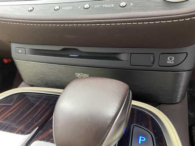 レクサス ＬＳ 500h Iパッケージ 愛知県 2017(平29)年 5.7万km マンガンラスター メーカーオプションカラー（マンガンラスター）/3眼LEDヘッドライト/ムーンルーフ/デジタルインナーミラー/マークロビンソン/HUD/メーカーオプション全画面ワイドナビ/フルセグTV/パノラミックビューモニター/ビルトインETC/ステアリングリモコン/ステアリングヒーター/メモリパワーシート/シートヒーター（前席）/セミアニリン本革エアシート/クリアランスソナー/レクサスセーフティシステム＋/　　・プリクラッシュセーフティ/　　・レーダークルーズコントロール/　　・レーンキーピングアシスト/　　・オートマチックハイビーム/ブラインドスポットモニター/電動式リヤサンシェード/取扱説明書/保証書/スマートキー/スペアキー