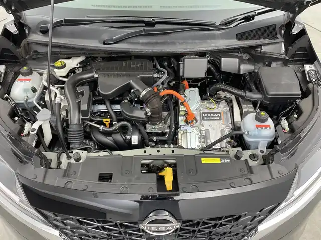 日産 ノート X 三重県 2021(令3)年 0.7万km ダークメタルグレー 禁煙車/純正ナビ/CD/DVD/BT/フルセグTV/バックカメラ/エマージェンシーブレーキ/標識検知支援/オートブレーキホールド/純正ドライブレコーダー/電動パーキングブレーキ/ETC/オートハイビーム/ステアリングスイッチ/スマートキー