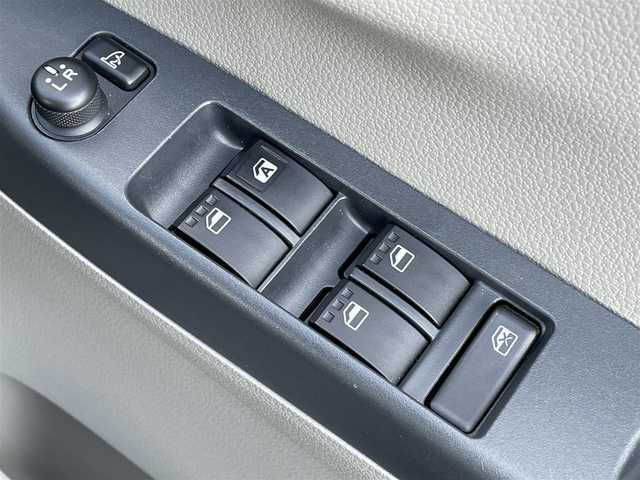 ダイハツ ミラ イース G SA 島根県 2016(平28)年 4.6万km ブライトシルバーメタリック 純正オーディオ(CUP-W65D)/(AM/FM/CD/USB/AUX)/スマートアシスト/衝突軽減ブレーキ/アイドリングストップ/横滑り防止装置/ヘッドライトレベライザー/スマートキー/プッシュスタート/電動格納ミラー/オートエアコン/純正14インチAW/純正フロアマット/ドアバイザー