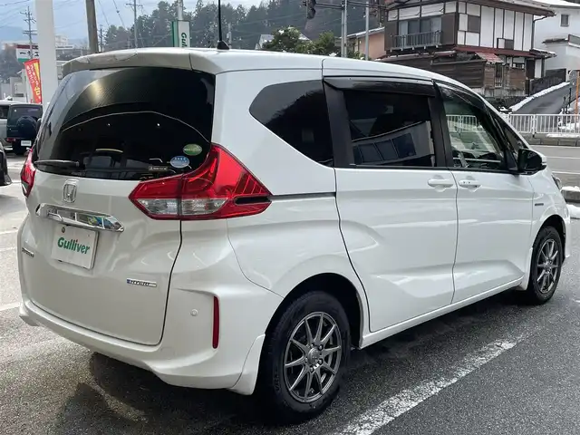 ホンダ フリード ハイブリット G ホンダセンシング 岐阜県 2017(平29)年 9.8万km ホワイトオーキッドパール ワンオーナー/4WD/両側パワースライドドア/後席モニター/ナビ/【Bluetooth．CD.TV.AM/FM】/バックカメラ/レザーシート/シートヒーター/コーナーセンサー/衝突被害軽減システム/レーンキープアシスト/クルーズコントロール/ETC/ドライブレコーダー/純正フロアマット/電動格納ドアミラー/ウィンカーミラー/ドアバイザー/サンシェード/横滑り防止装置/保証書/取扱説明書/スペアキー