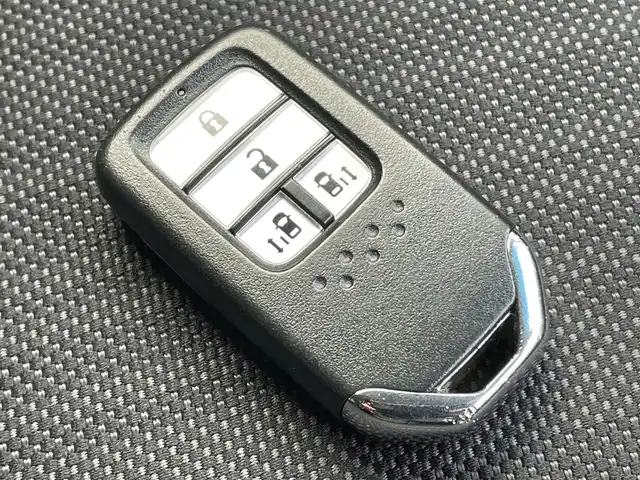 ホンダ フリード ハイブリット G ホンダセンシング 岐阜県 2017(平29)年 9.8万km ホワイトオーキッドパール ワンオーナー/4WD/両側パワースライドドア/後席モニター/ナビ/【Bluetooth．CD.TV.AM/FM】/バックカメラ/レザーシート/シートヒーター/コーナーセンサー/衝突被害軽減システム/レーンキープアシスト/クルーズコントロール/ETC/ドライブレコーダー/純正フロアマット/電動格納ドアミラー/ウィンカーミラー/ドアバイザー/サンシェード/横滑り防止装置/保証書/取扱説明書/スペアキー