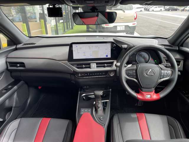 レクサス ＵＸ 200 Fスポーツエモーショナルエクスプローラ 愛知県 2022(令4)年 1.1万km ブラック/ホワイトノーヴァガラスフレーク 純正12.4型ディズプレイオーディオ　ナビ機能あり/全方位カメラ/サンルーフ/レーダークルーズコントロール/シートヒーター/エアシート/Bカメラ/電動リアゲート/パワーシート/純正アルミホイール/ETC2.0/ブラインドスポットモニター/LEDヘッドライト/パドルシフト/ステアリングヒーター/オートマチックハイビーム/ルーフレール/衝突軽減システム/フルセグ/Bluetooth/ドライブレコーダー/ステアリングスイッチ/スマートキー/プッシュスタート