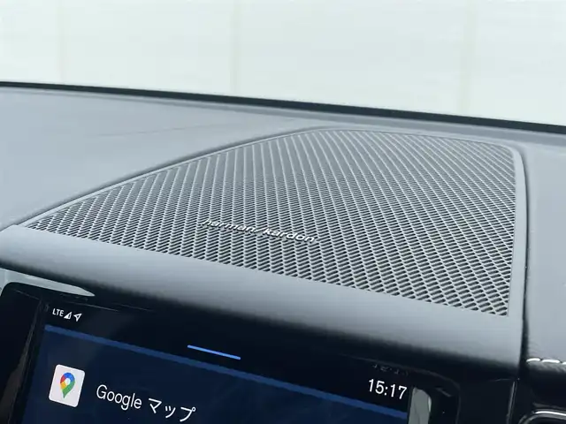ボルボ ボルボ ＸＣ６０ B6 AWD Rデザイン 東京都 2022(令4)年 2.9万km クリスタルホワイトP エアサス/Googleナビ/全周囲カメラ/ステアリングヒーター/アダプティブクルーズコントロール/ハーフレザーシート/シートヒーター/ドライビングダイナミクス/レーンキープアシスト/Harman/Kardon/ヘッドアップディスプレイ/オートホールド/LEDオートハイビーム/BLIS/Wチャージ/純正21インチアルミホイール/パワーバックドア/フットオープナー/ETC/前席メモリー付きパワーシート/アルミペダル