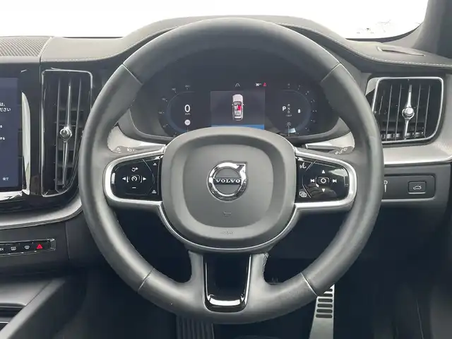 ボルボ ボルボ ＸＣ６０ B6 AWD Rデザイン 東京都 2022(令4)年 2.9万km クリスタルホワイトP エアサス/Googleナビ/全周囲カメラ/ステアリングヒーター/アダプティブクルーズコントロール/ハーフレザーシート/シートヒーター/ドライビングダイナミクス/レーンキープアシスト/Harman/Kardon/ヘッドアップディスプレイ/オートホールド/LEDオートハイビーム/BLIS/Wチャージ/純正21インチアルミホイール/パワーバックドア/フットオープナー/ETC/前席メモリー付きパワーシート/アルミペダル