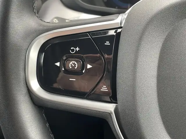 ボルボ ボルボ ＸＣ６０ B6 AWD Rデザイン 東京都 2022(令4)年 2.9万km クリスタルホワイトP エアサス/Googleナビ/全周囲カメラ/ステアリングヒーター/アダプティブクルーズコントロール/ハーフレザーシート/シートヒーター/ドライビングダイナミクス/レーンキープアシスト/Harman/Kardon/ヘッドアップディスプレイ/オートホールド/LEDオートハイビーム/BLIS/Wチャージ/純正21インチアルミホイール/パワーバックドア/フットオープナー/ETC/前席メモリー付きパワーシート/アルミペダル