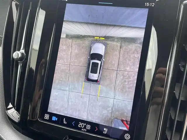 ボルボ ボルボ ＸＣ６０ B6 AWD Rデザイン 東京都 2022(令4)年 2.9万km クリスタルホワイトP エアサス/Googleナビ/全周囲カメラ/ステアリングヒーター/アダプティブクルーズコントロール/ハーフレザーシート/シートヒーター/ドライビングダイナミクス/レーンキープアシスト/Harman/Kardon/ヘッドアップディスプレイ/オートホールド/LEDオートハイビーム/BLIS/Wチャージ/純正21インチアルミホイール/パワーバックドア/フットオープナー/ETC/前席メモリー付きパワーシート/アルミペダル