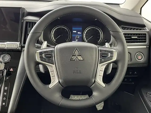 三菱 デリカＤ：５ シャモニー 道央・札幌 2025(令7)年 0.1千km 黒Ⅱ ・登録済未使用車/・CHAMONIX /・4WD　e-Assist/・オリジナルナビ取付パッケージ＋リアモニター取付パッケージ/・ALPINE D:5専用11型ナビゲーション/・ALPINE 12.8型後席用モニター/・全方位カメラ/・衝突軽減ブレーキ/・レーンキープアシスト/・オートハイビーム/・両側パワースライドドア/・パワーバックドア/・パドルシフト/・ステアリングヒーター/・パワーシート/・LEDヘッドライト/・フォグライト/・オートライト/・プッシュスタート/・スマートキー/色番号X47X42