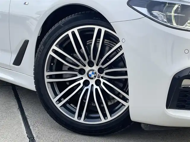 ＢＭＷ ５２３ｉ ツーリング Mスポーツ 東京都 2020(令2)年 4.7万km アルピンホワイトⅢ インテリジェントセーフティ/ドライビングアシストプラス/パーキングアシストプラス/純正ナビ/フルセグTV/CD/DVD再生/Bluetooth接続/全周囲モニター/スマートキー/プッシュスタート/パドルシフト/アダプティブクルーズコントロール/ステアリングスイッチ/ヘッドアップディスプレイ/前後型ドライブレコーダー/パークアシスト/電動パワーシート/パワーゲート/純正LEDヘッドライト/オートライト/オートハイビーム