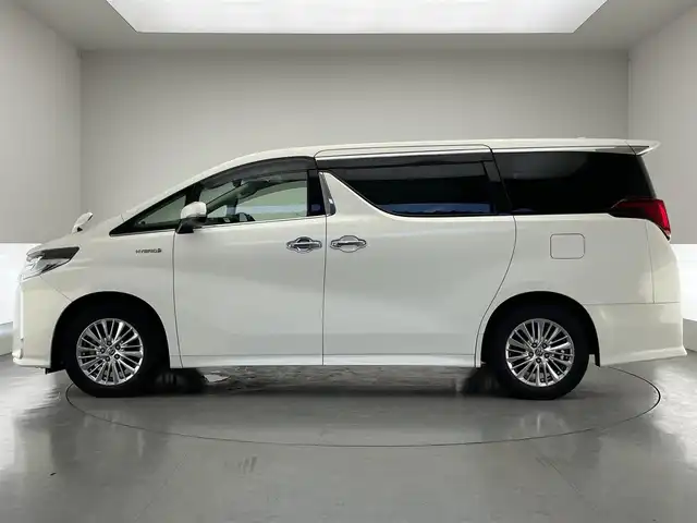 トヨタ アルファードハイブリット SR Cパッケージ 愛知県 2021(令3)年 2.1万km ラグジュアリーホワイトパールクリスタルシャインガラスフレーク 純９型ナビ　サンルーフ　デジイン　３眼ＬＥＤ　純１２型後席モニター　黒革　ＢＳＭ　バックカメラ　ＤＶＤ　エアシート　セーフティセンス　衝突軽減　追従クルコン　ＥＴＣ２．０　両側パワスラ　電動リヤゲート　デジタルインナーミラー　ツインムーンルーフ　後席エアコン　フリップダウンモニター　オートハイビーム　nanoe ステアリングヒーター　シートヒーター　カーテンエアバッグ　純正フロアマット　Bluetooth