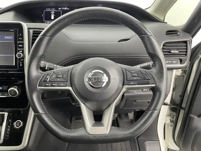 日産 セレナ ハイウェイスター 群馬県 2016(平28)年 9.9万km ブリリアントホワイトパール フリップダウンモニター　純正９インチナビ　バックカメラ　両側パワースライドドア　クルーズコントロール　オートライト　純正１６インチＡＷ　ステアリングリモコン　横滑り防止装置　スマートキー　ＥＴＣ　禁煙