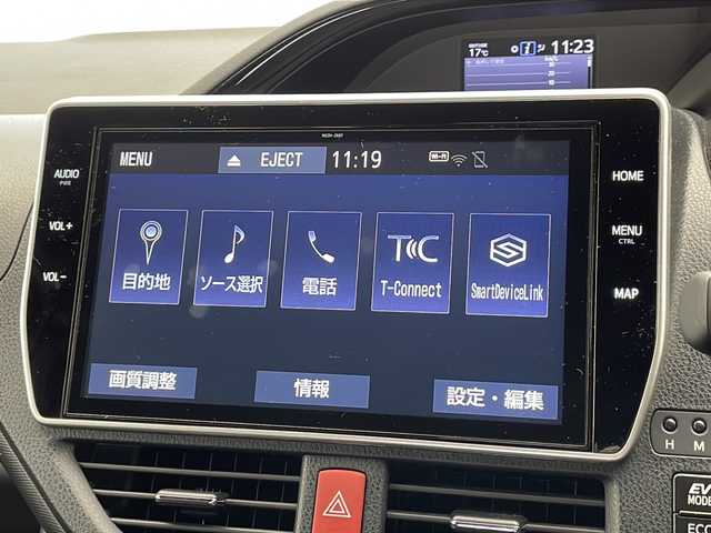 トヨタ ノア ハイブリッド Si ダブルバイビーⅡ 千葉県 2019(令1)年 2.3万km ブラック 禁煙車/純正１０インチSDナビ（フルセグTV/CD/DVD/BT/SD）/バックカメラ/前後ドライブレコーダー/トヨタセーフティーセンス/衝突軽減ブレーキ/レーンキープアシスト/オートハイビーム/クルーズコントロール/LEDヘッドライト/両側パワースライドドア/ステアリングスイッチ/アイドリングスイップ/ビルトインETC/純正フロアマット/純正ドアバイザー/ウィンカーミラー/フォグライト