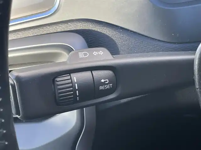 ボルボ Ｖ４０ T－4 千葉県 2014(平26)年 5.5万km ブラックサファイアメタリック 衝突軽減ブレーキ/純正ＨＤＤナビ/バックカメラ/ＥＴＣ/ＢＳＭ/レーダークルーズコントロール/純正１６インチアルミホイール/ハロゲンヘッドライト　/オートライト