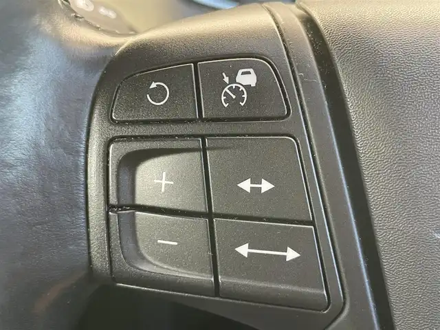 ボルボ Ｖ４０ T－4 千葉県 2014(平26)年 5.5万km ブラックサファイアメタリック 衝突軽減ブレーキ/純正ＨＤＤナビ/バックカメラ/ＥＴＣ/ＢＳＭ/レーダークルーズコントロール/純正１６インチアルミホイール/ハロゲンヘッドライト　/オートライト