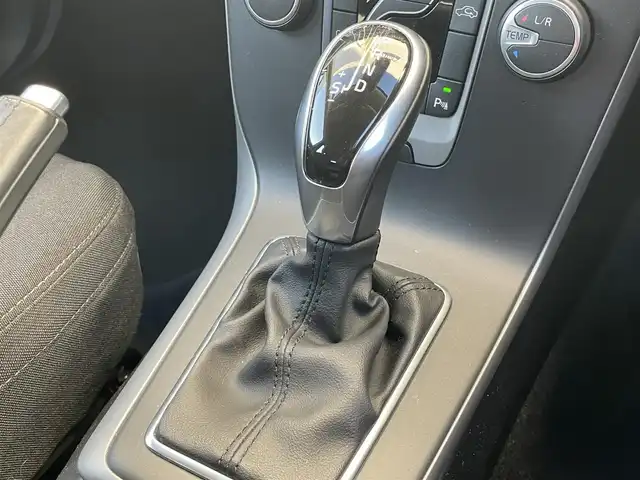 ボルボ Ｖ４０ T－4 千葉県 2014(平26)年 5.5万km ブラックサファイアメタリック 衝突軽減ブレーキ/純正ＨＤＤナビ/バックカメラ/ＥＴＣ/ＢＳＭ/レーダークルーズコントロール/純正１６インチアルミホイール/ハロゲンヘッドライト　/オートライト