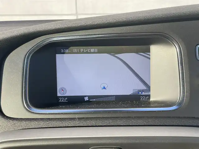 ボルボ Ｖ４０ T－4 千葉県 2014(平26)年 5.5万km ブラックサファイアメタリック 衝突軽減ブレーキ/純正ＨＤＤナビ/バックカメラ/ＥＴＣ/ＢＳＭ/レーダークルーズコントロール/純正１６インチアルミホイール/ハロゲンヘッドライト　/オートライト