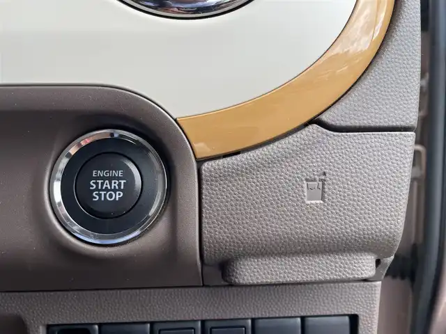 スズキ ラパン ショコラ X 富山県 2015(平27)年 2.5万km シャンパンピンクパール/メタリックホワイト ワンオーナー／/４ＷＤ／/社外７インチナビ／/ワンセグＴＶ／/ＤＶＤ再生／/Ｂｌｕｅｔｏｏｔｈ／/バックカメラ／/前後ドライブレコーダー／/ビルトインＥＴＣ／/スマートキー／/ＨＩＤオートライト