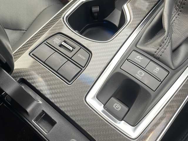 トヨタ クラウン ハイブリッド RS アドバンス 岐阜県 2020(令2)年 3.3万km パール 純正ナビ/Bluetooth/フルセグTV/全周囲モニター/トヨタセーフティセンス/プリクラッシュセーフティ/ブラインドスポットモニター/レーダークルーズコントロール/ロードサインアシスト/ヘッドアップディスプレイ/オートマチックハイビーム/黒革シート/前席パワーシート/シートヒーター/ベンチレーションシート/ステアリングヒーター/車高調/ビルトインETC/LEDヘッドライト/パドルシフト/電動パーキング/スカッフプレート