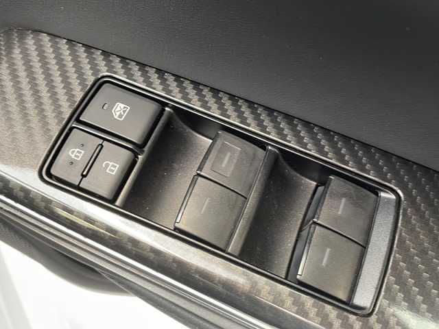 トヨタ クラウン ハイブリッド RS アドバンス 岐阜県 2020(令2)年 3.3万km パール 純正ナビ/Bluetooth/フルセグTV/全周囲モニター/トヨタセーフティセンス/プリクラッシュセーフティ/ブラインドスポットモニター/レーダークルーズコントロール/ロードサインアシスト/ヘッドアップディスプレイ/オートマチックハイビーム/黒革シート/前席パワーシート/シートヒーター/ベンチレーションシート/ステアリングヒーター/車高調/ビルトインETC/LEDヘッドライト/パドルシフト/電動パーキング/スカッフプレート