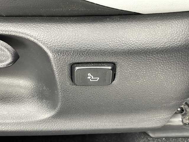 トヨタ Ｃ－ＨＲ G モード ネロ 千葉県 2019(平31)年 4.9万km ブラックマイカ TSS/純正９インチナビ（ＢＴ／ＴＶ／ＤＶＤ／ＣＤ）/バックカメラ/ＥＴＣ/純正18インチAW/純正フロアマット/ハーフレザーシート/シートヒーター/革巻ハンドル/ステアリングスイッチ/オートライ/ＬＥＤライト/フォグ/電子パーキング/ブレーキホールド/ＴＲＤエアロ