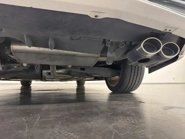 トヨタ プリウス ＰＨＶ A プレミアム 三重県 2018(平30)年 5.4万km ホワイトパールクリスタルシャイン プラグインハイブリッド/FF/インパネCVT/純正 11.6インチ 縦型ナビ/（AM/FM/USB/iPod/Bluetooth/AUX/TV）/バックカメラ/モデリスタエアロ（F/S/R下）/【OP】ETC2.0/Toyota Safety Sense/・プリクラッシュセーフティ/・レーンディパーチャーアラート（操舵支援付）/・レーダークルコン/・オートハイビーム/・ふらつき検知機能/・ブラインドスポットモニター/・インテリジェントクリアランスソナー（巻き込み警報機能付）/・シンプルインテリジェントパーキングアシスト/など/装備/・本革シート/・シートヒーター（D/N）/・ステアリングヒーター/・カラーヘッドアップディスプレイ/・AC100Vアクセサリーコンセント（ヴィークルパワーコネクター付・V2H対応・コンセント2ヶ）/・オートエアコン/・オートライト/・4灯 LEDヘッドライト＆LED フロントフォグランプ/・【OP】純正17inAW/・ステアリングスイッチ/・プッシュスタート/・スマートキーx2/・保/取/ナビ取/・充電ケーブル（AC200V用・7m）/など