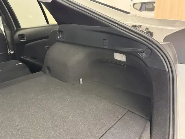 トヨタ プリウス ＰＨＶ A プレミアム 三重県 2018(平30)年 5.4万km ホワイトパールクリスタルシャイン プラグインハイブリッド/FF/インパネCVT/純正 11.6インチ 縦型ナビ/（AM/FM/USB/iPod/Bluetooth/AUX/TV）/バックカメラ/モデリスタエアロ（F/S/R下）/【OP】ETC2.0/Toyota Safety Sense/・プリクラッシュセーフティ/・レーンディパーチャーアラート（操舵支援付）/・レーダークルコン/・オートハイビーム/・ふらつき検知機能/・ブラインドスポットモニター/・インテリジェントクリアランスソナー（巻き込み警報機能付）/・シンプルインテリジェントパーキングアシスト/など/装備/・本革シート/・シートヒーター（D/N）/・ステアリングヒーター/・カラーヘッドアップディスプレイ/・AC100Vアクセサリーコンセント（ヴィークルパワーコネクター付・V2H対応・コンセント2ヶ）/・オートエアコン/・オートライト/・4灯 LEDヘッドライト＆LED フロントフォグランプ/・【OP】純正17inAW/・ステアリングスイッチ/・プッシュスタート/・スマートキーx2/・保/取/ナビ取/・充電ケーブル（AC200V用・7m）/など