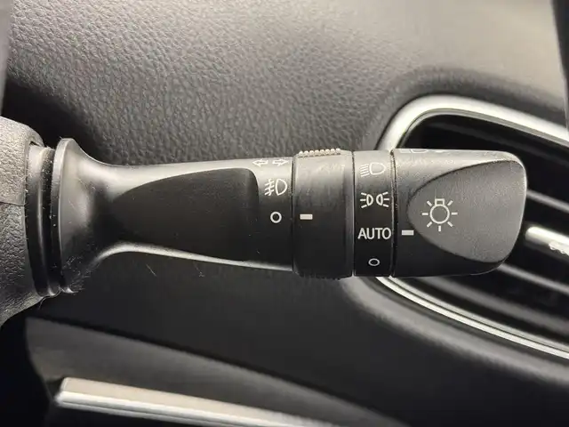 トヨタ プリウス ＰＨＶ A プレミアム 三重県 2018(平30)年 5.4万km ホワイトパールクリスタルシャイン プラグインハイブリッド/FF/インパネCVT/純正 11.6インチ 縦型ナビ/（AM/FM/USB/iPod/Bluetooth/AUX/TV）/バックカメラ/モデリスタエアロ（F/S/R下）/【OP】ETC2.0/Toyota Safety Sense/・プリクラッシュセーフティ/・レーンディパーチャーアラート（操舵支援付）/・レーダークルコン/・オートハイビーム/・ふらつき検知機能/・ブラインドスポットモニター/・インテリジェントクリアランスソナー（巻き込み警報機能付）/・シンプルインテリジェントパーキングアシスト/など/装備/・本革シート/・シートヒーター（D/N）/・ステアリングヒーター/・カラーヘッドアップディスプレイ/・AC100Vアクセサリーコンセント（ヴィークルパワーコネクター付・V2H対応・コンセント2ヶ）/・オートエアコン/・オートライト/・4灯 LEDヘッドライト＆LED フロントフォグランプ/・【OP】純正17inAW/・ステアリングスイッチ/・プッシュスタート/・スマートキーx2/・保/取/ナビ取/・充電ケーブル（AC200V用・7m）/など