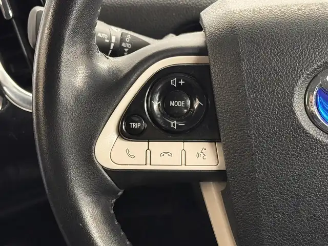 トヨタ プリウス ＰＨＶ A プレミアム 三重県 2018(平30)年 5.4万km ホワイトパールクリスタルシャイン プラグインハイブリッド/FF/インパネCVT/純正 11.6インチ 縦型ナビ/（AM/FM/USB/iPod/Bluetooth/AUX/TV）/バックカメラ/モデリスタエアロ（F/S/R下）/【OP】ETC2.0/Toyota Safety Sense/・プリクラッシュセーフティ/・レーンディパーチャーアラート（操舵支援付）/・レーダークルコン/・オートハイビーム/・ふらつき検知機能/・ブラインドスポットモニター/・インテリジェントクリアランスソナー（巻き込み警報機能付）/・シンプルインテリジェントパーキングアシスト/など/装備/・本革シート/・シートヒーター（D/N）/・ステアリングヒーター/・カラーヘッドアップディスプレイ/・AC100Vアクセサリーコンセント（ヴィークルパワーコネクター付・V2H対応・コンセント2ヶ）/・オートエアコン/・オートライト/・4灯 LEDヘッドライト＆LED フロントフォグランプ/・【OP】純正17inAW/・ステアリングスイッチ/・プッシュスタート/・スマートキーx2/・保/取/ナビ取/・充電ケーブル（AC200V用・7m）/など